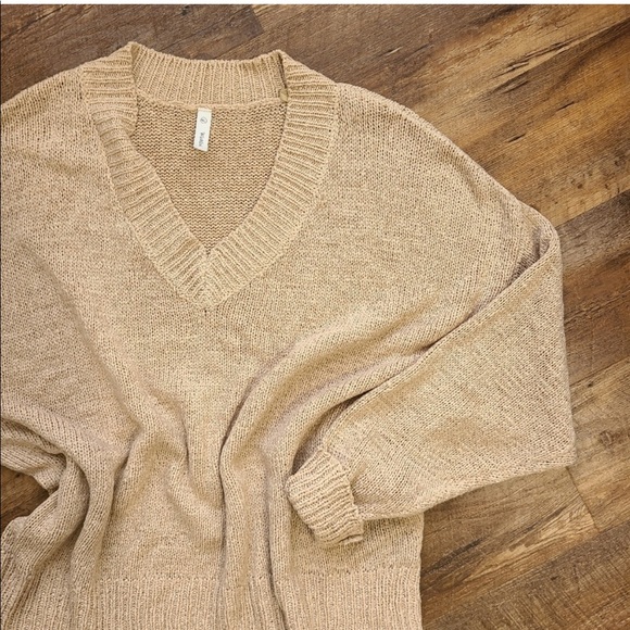 Vici | Tan V-neck Sweater Size M/L - Picture 5 of 7